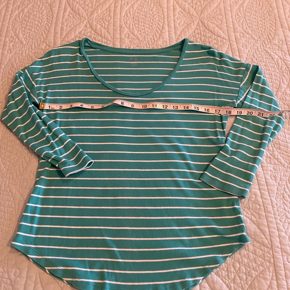 Set of 2 super comfy Gap tops - Picture 6 of 8